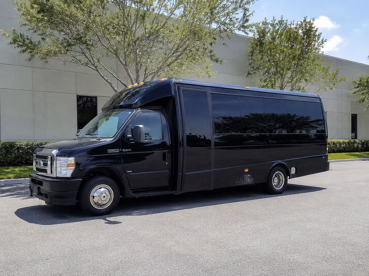 minibus rentals for small group winery visits near north charleston