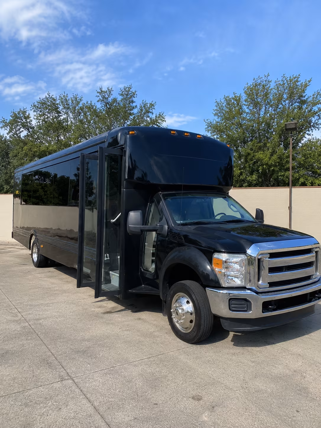 north charleston 20 passenger party bus