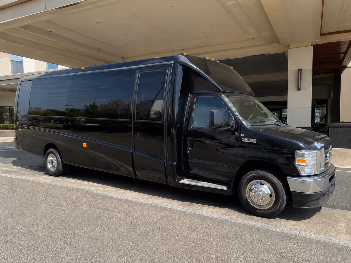 party buses and charter buses to charleston riverdogs games at joseph p riley jr park